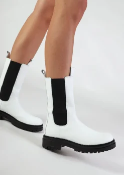 Clearance DANIEL Izzie White Leather Elongated Chelsea Boots