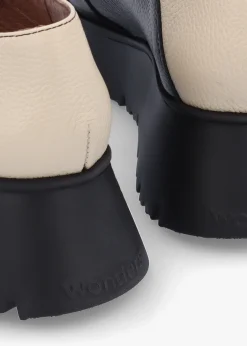 Hot WONDERS Medianoche Cream & Black Leather Loafers